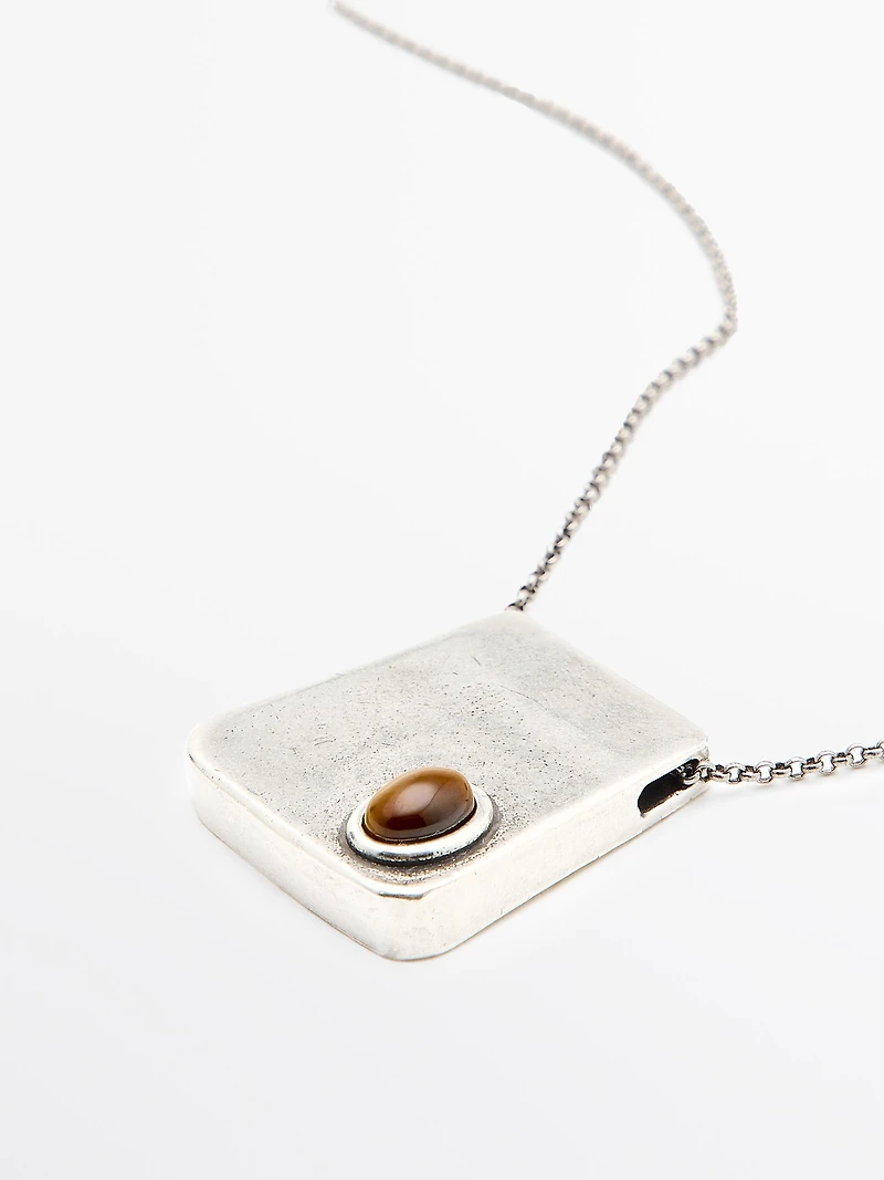 Pendentif carré avec pierre