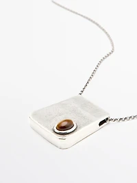 Pendentif carré avec pierre