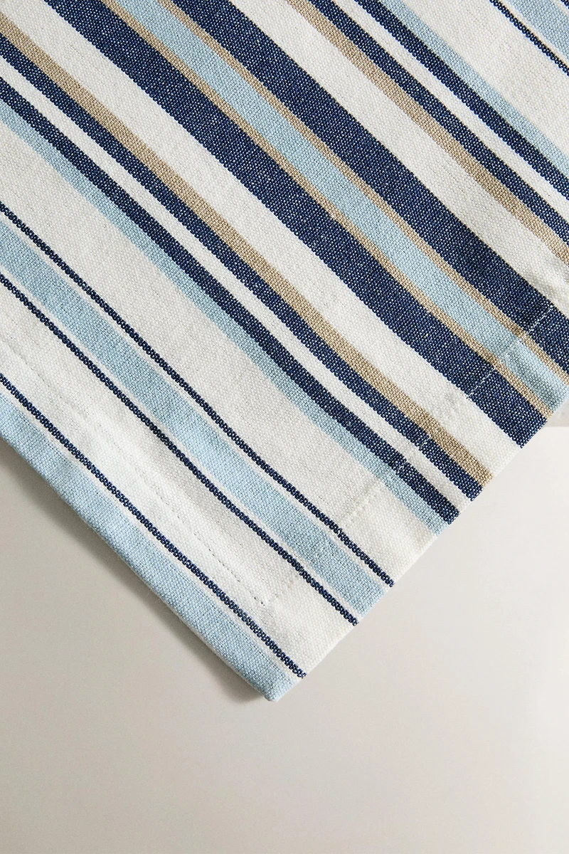 TABLECLOTH WITH IRREGULAR STRIPES