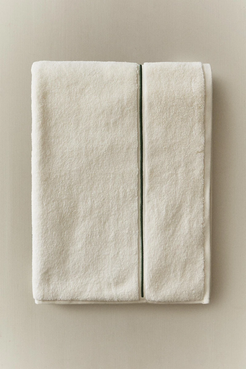 BATH TOWEL WITH EMBROIDERED SCALLOP