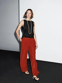 Straight-leg trousers with double dart detail
