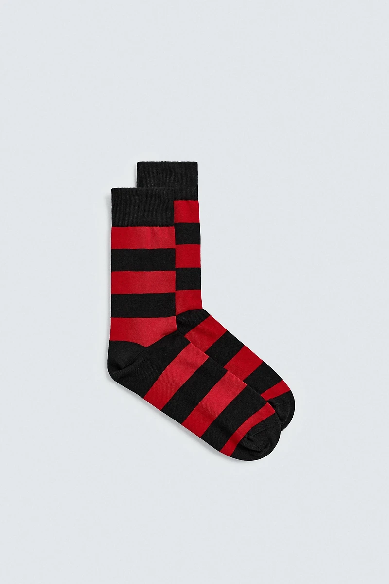 CONTRAST STRIPED SOCKS