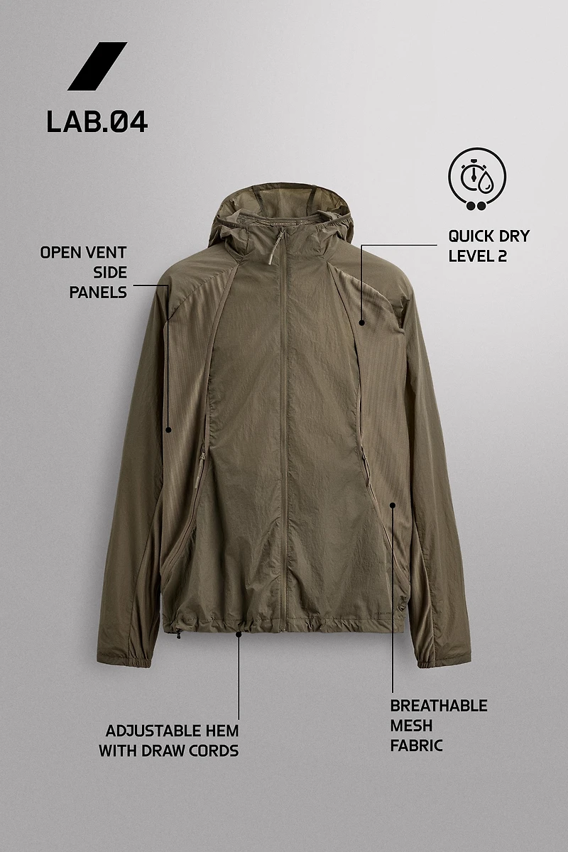 RUNNING WIND BREAKER WITH VENTS