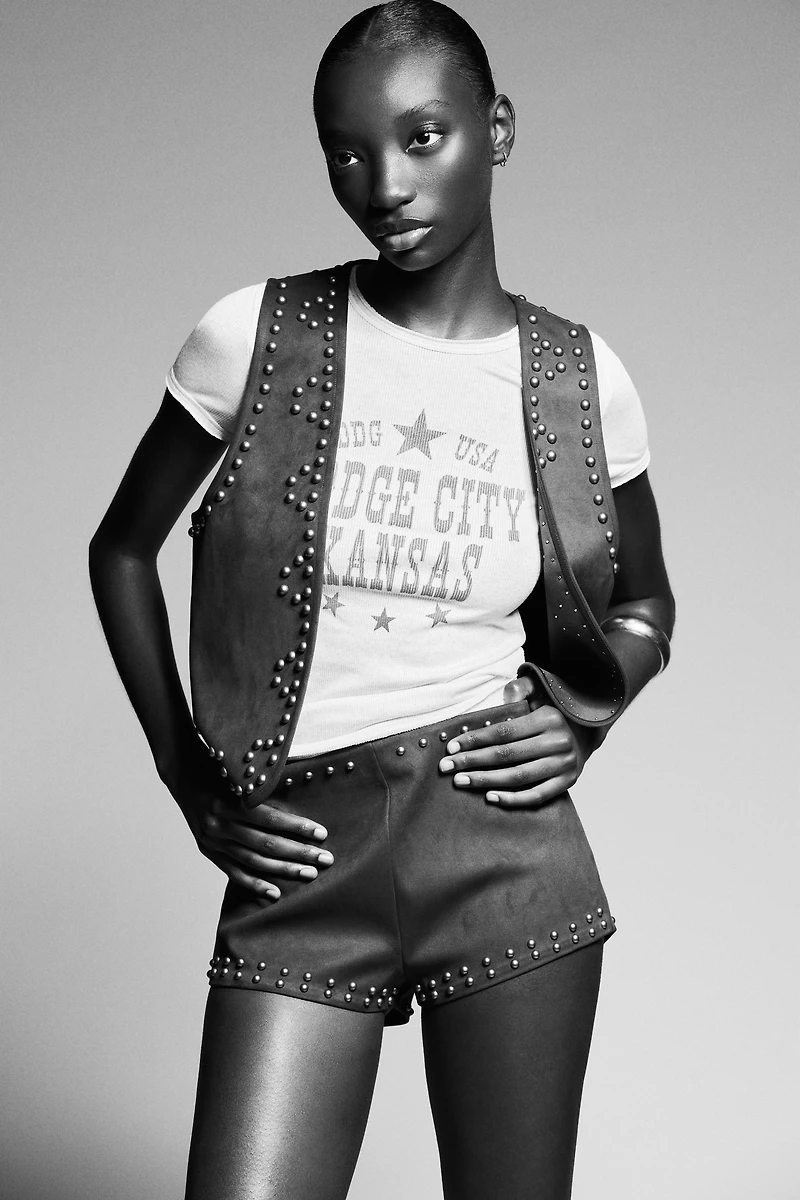 GILET EFFET DAIM À CLOUS