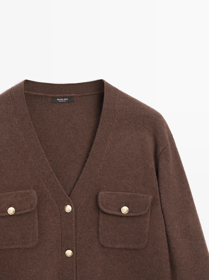 Cardigan en maille à col V et boutons dorés