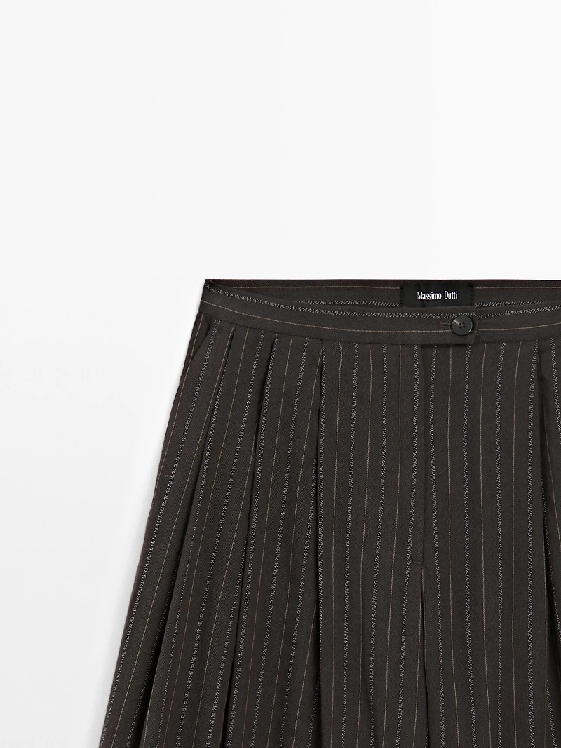 Wide-leg trousers with triple dart detail