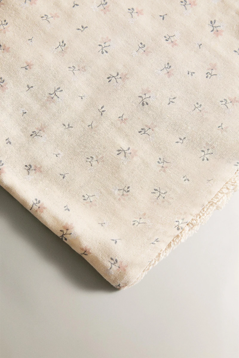 CHILDREN'S BATH TOWEL WITH TULIPS