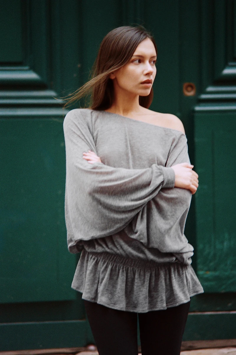 BATWING RUFFLE SLEEVE TOP