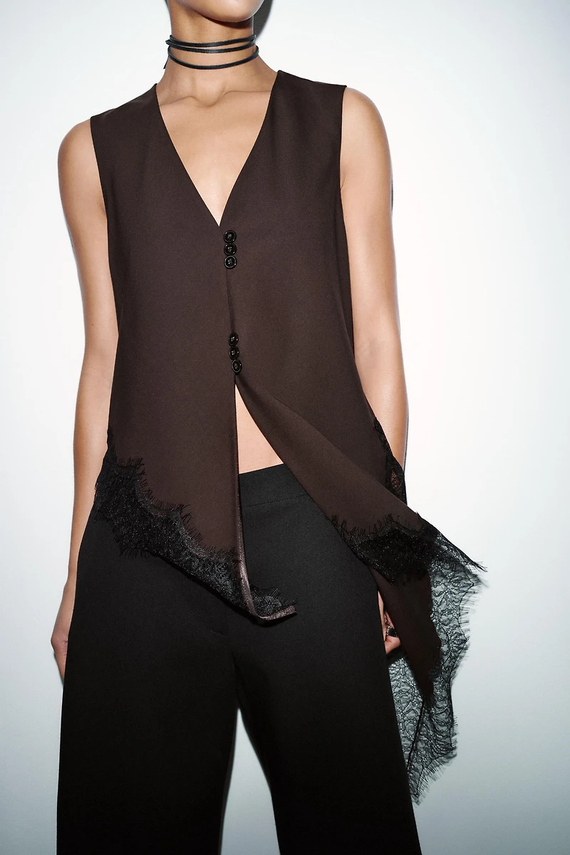 TOP ASYMÉTRIQUE AVEC DENTELLE