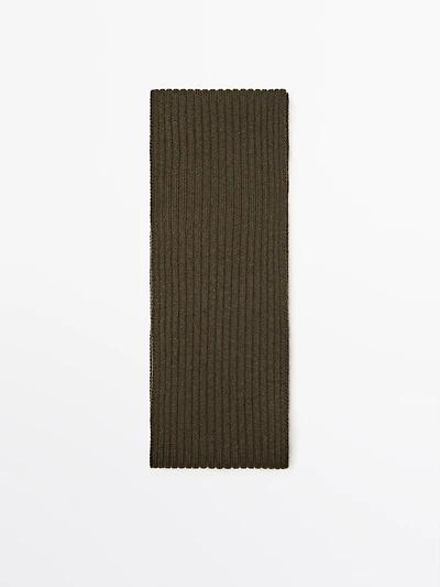 Fine ribbed fabric scarf