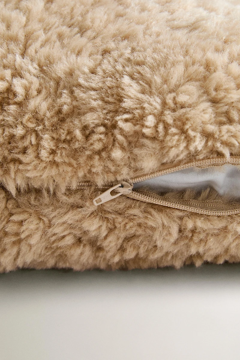 FAUX SHEARLING PET BED