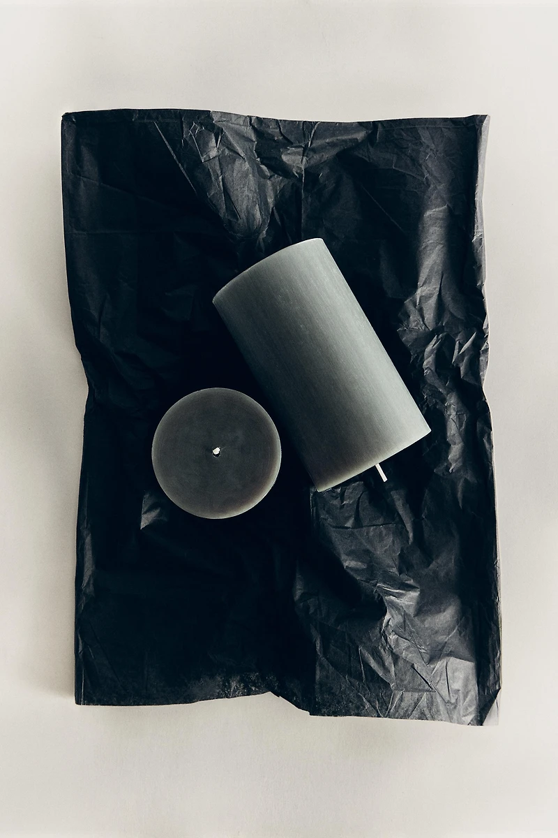 DECORATIVE CYLINDRICAL CANDLE