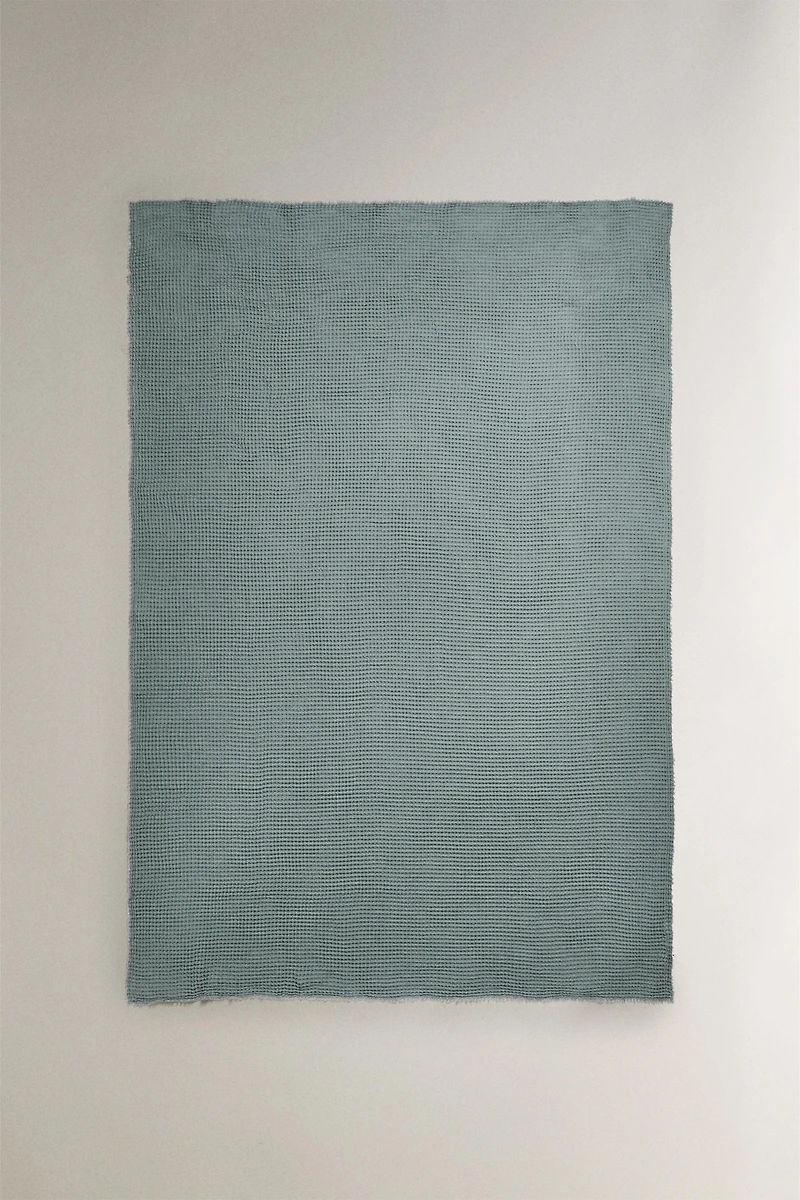 WAFFLE-TEXTURE BLANKET
