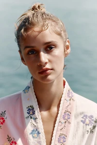 CAFTAN EN COTON AVEC BRODERIES FLEURS