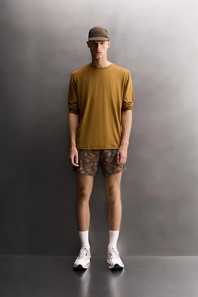LONG SLEEVE GRAPHIC TECHNICAL T-SHIRT
