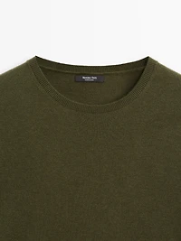 Wool blend knit sweater with crew neck
