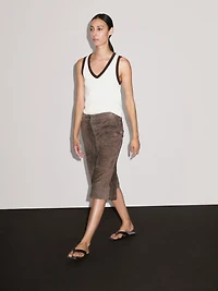 Ribbed V-neck T-shirt