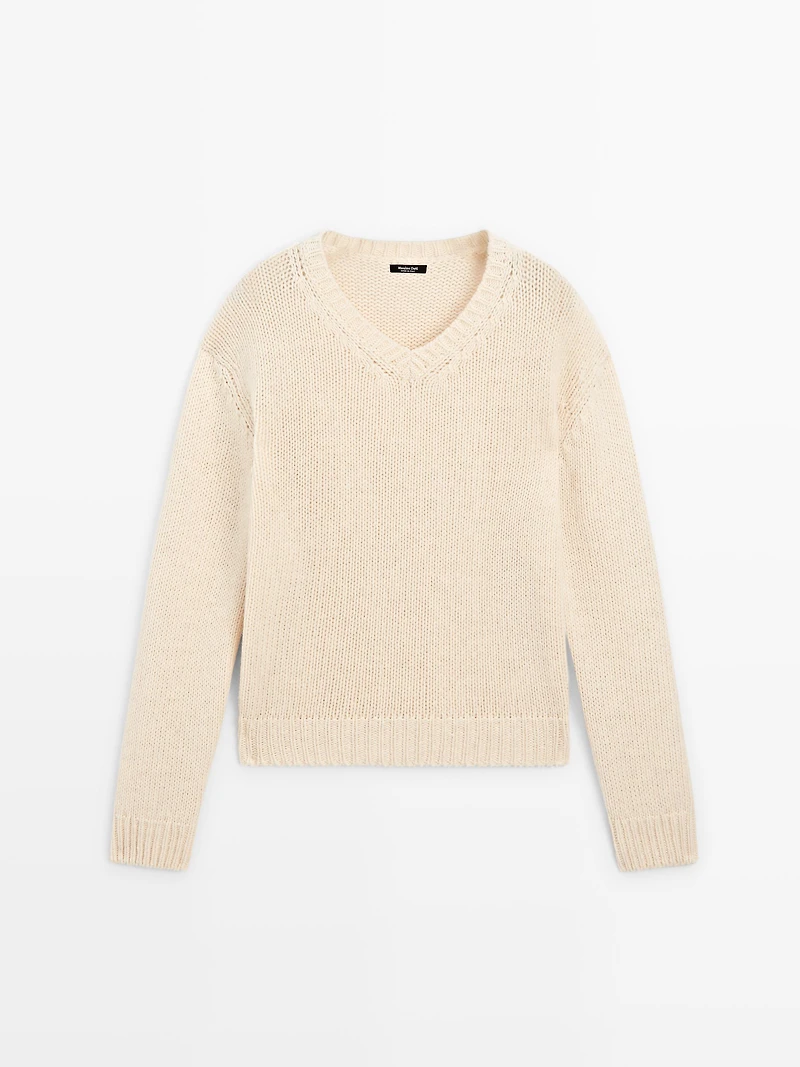 100% wool V-neck knit sweater