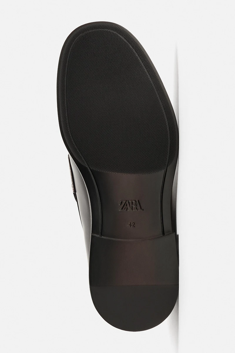 MOCASSINS CHICS À POMPONS