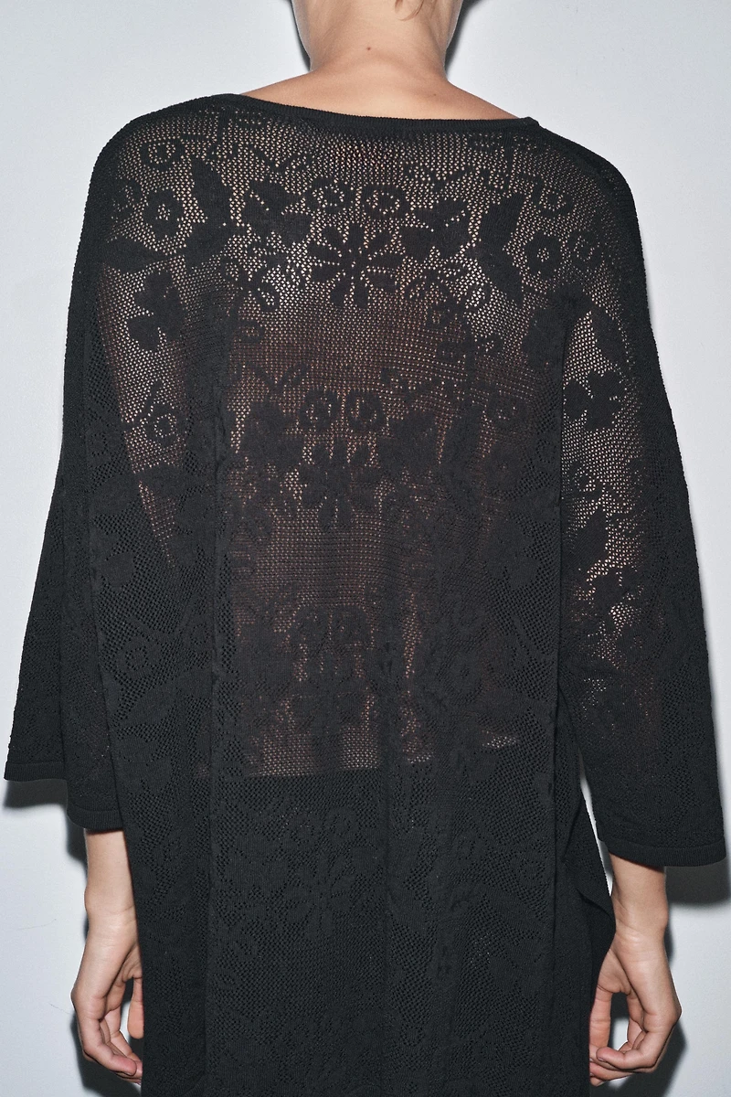 OVERSIZED FLORAL TEXTURED KNIT TOP