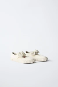 TENNIS BAREFOOT