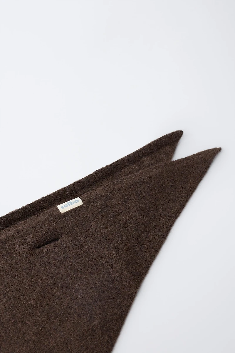 KNIT BANDANA WITH LABEL