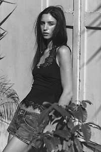 CONTRAST LACE HALTER TOP