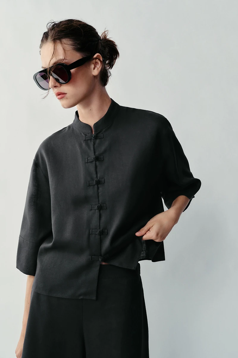CHEMISE EN LIN À BRANDEBOURGS