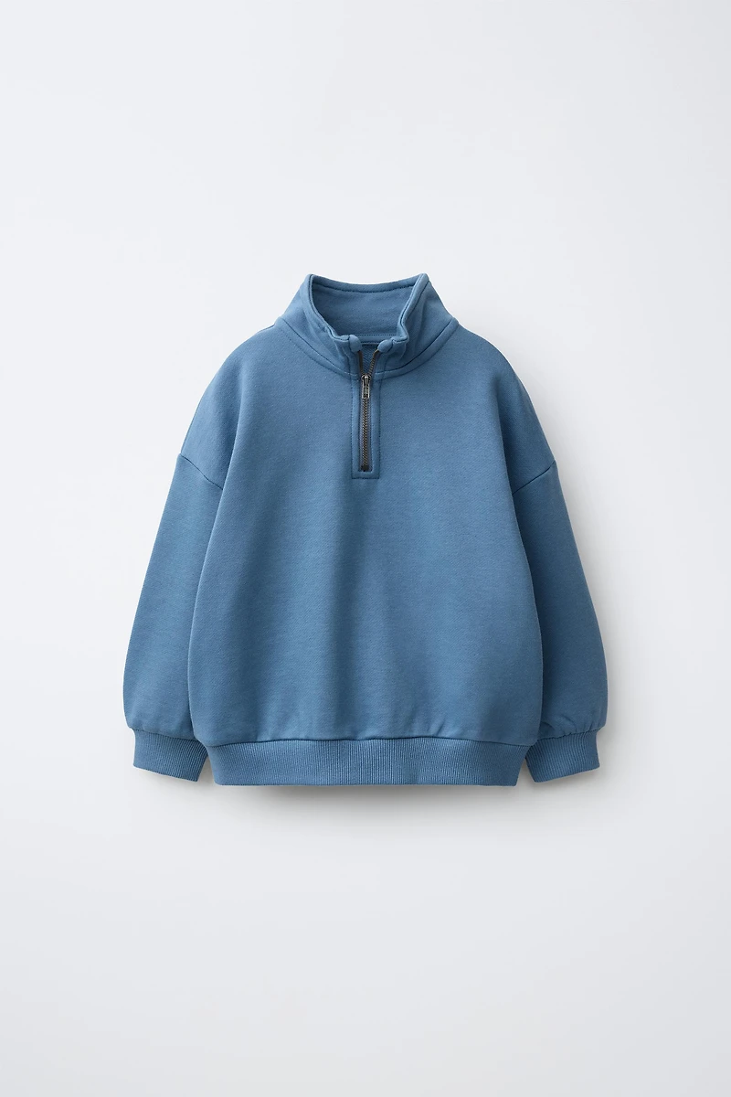HIGH-NECK SWEATSHIRT