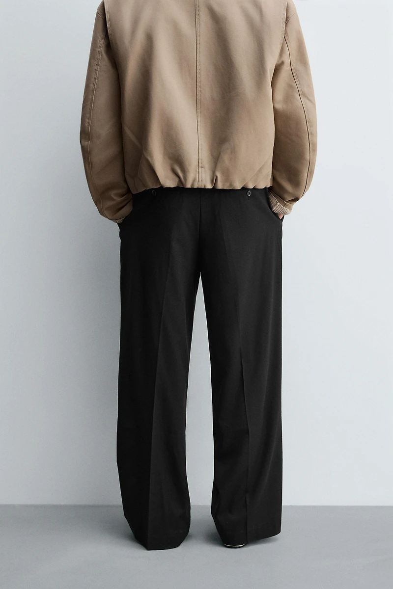TEXTURED PLEATED PANTS