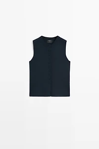 Fine-knit vest with covered buttons