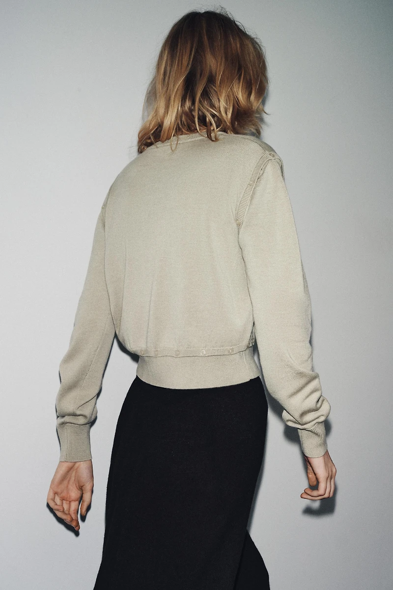 BUTTON KNIT DETACHABLE SWEATER