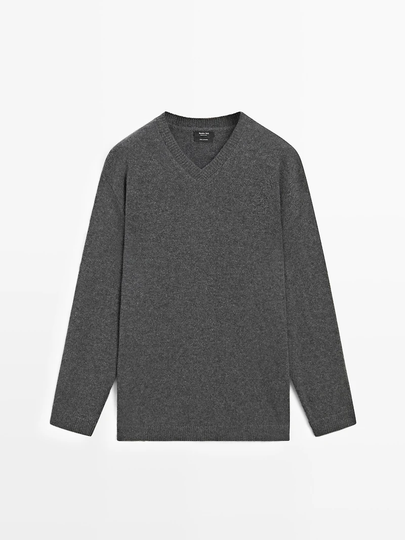 100% cashmere oversize V-neck sweater
