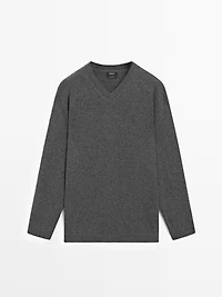 100% cashmere oversize V-neck sweater