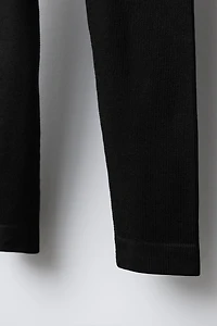 EMBOSSED TEXT RIBBED LEGGINGS