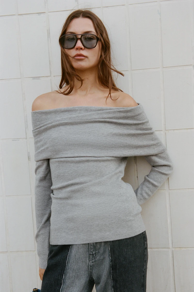 OFF SHOULDER KNIT JUMPER