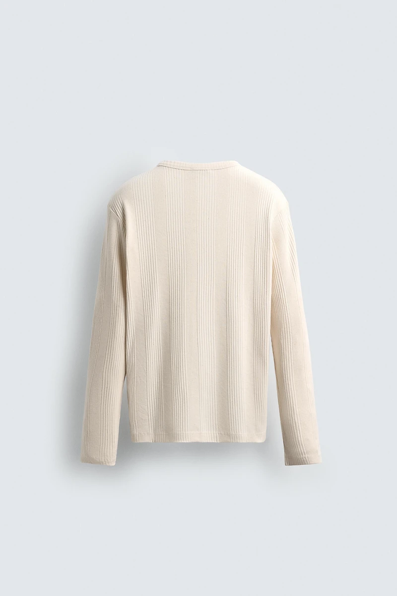 STRUCTURED HENLEY COLLAR T-SHIRT