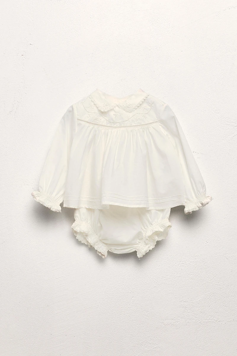 1 MONTH - 3 YEARS/ LIMITED EDITION POPLIN SHIRT AND EMBROIDERED FLOWER BLOOMERS SET