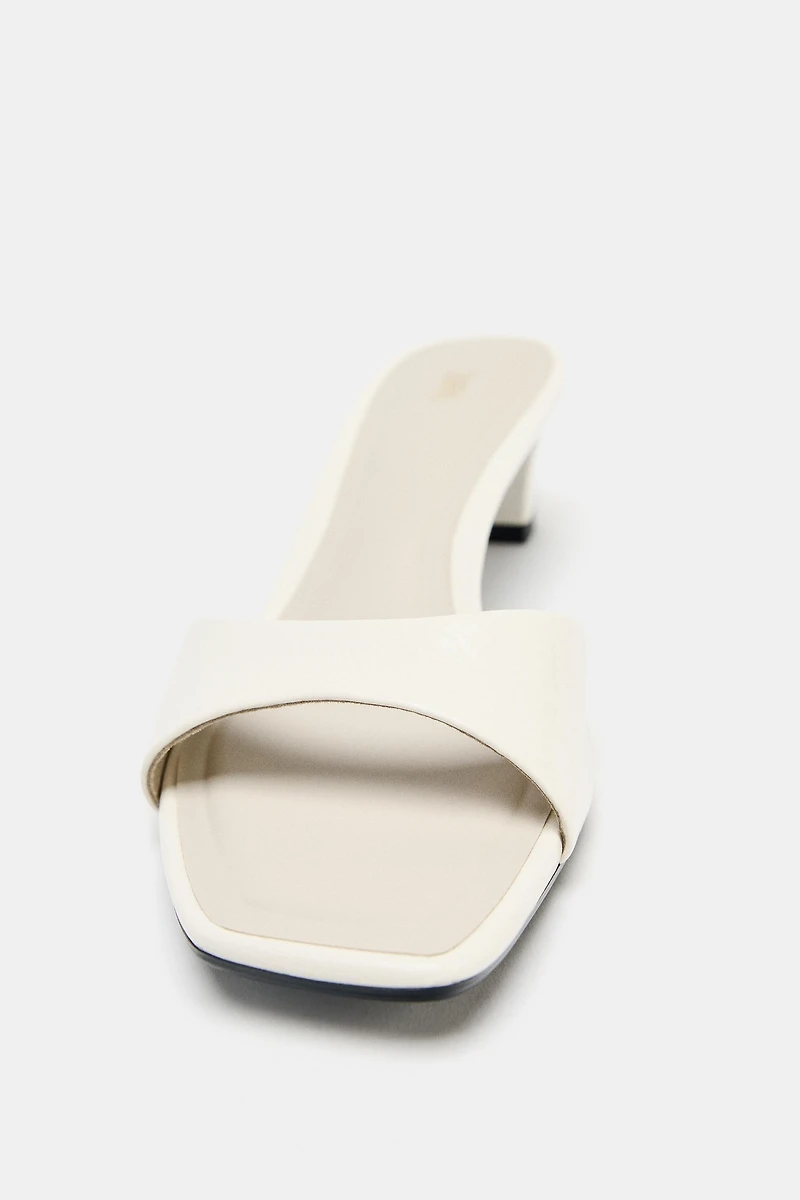 LOW HEELED LEATHER SANDALS