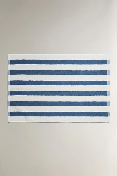 TWO-TONE STRIPED BATH MAT