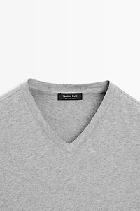 100% cotton V-neck T-shirt