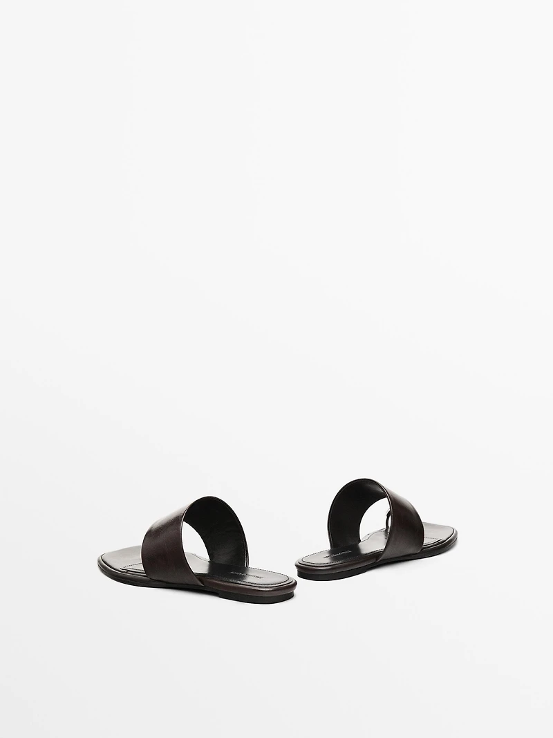 Sandales plates en cuir avec bague