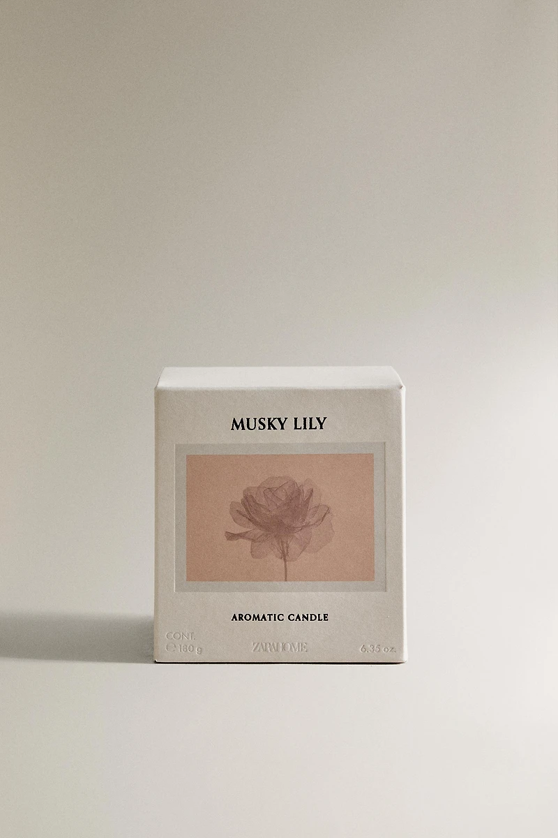 (180 G) MUSKY LILY SCENTED CANDLE