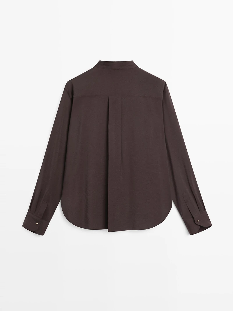 Flowing shirt with button details