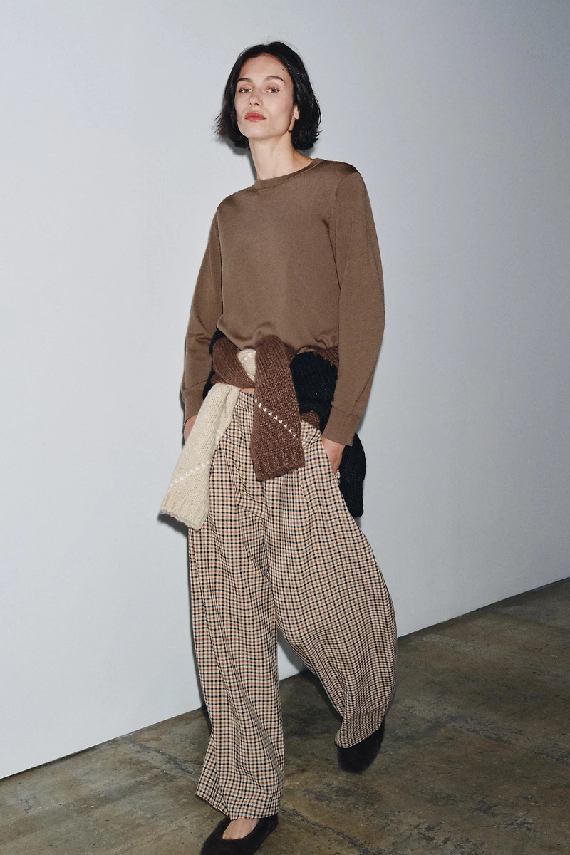 100% WOOL PLAIN KNIT SWEATER