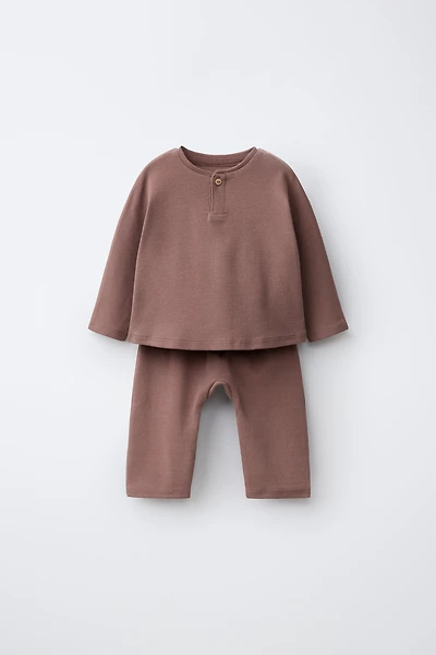 ENSEMBLE T-SHIRT ET PANTALON JOGGER