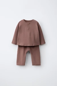 ENSEMBLE T-SHIRT ET PANTALON JOGGER