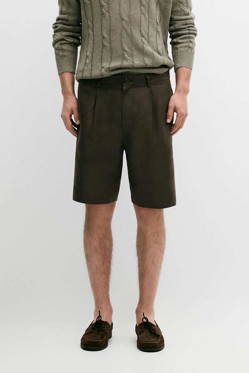 Linen Bermuda shorts with darts