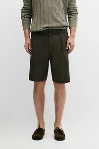 Linen Bermuda shorts with darts