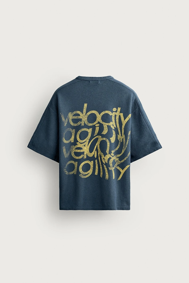 T-SHIRT EN MAILLE LAVÉ IMPRIMÉ